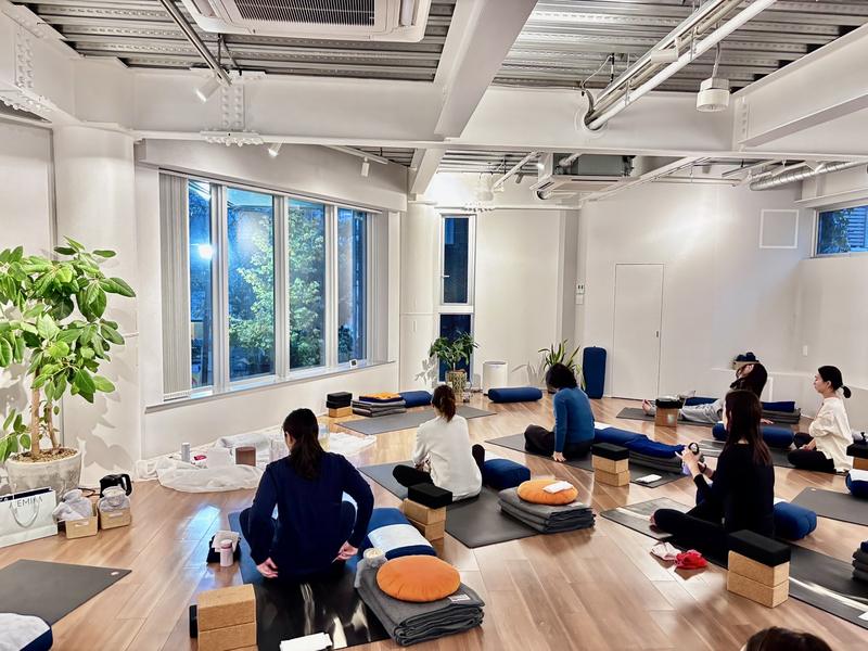 A class in session at Mint Mat Yoga Studio in Hiroo